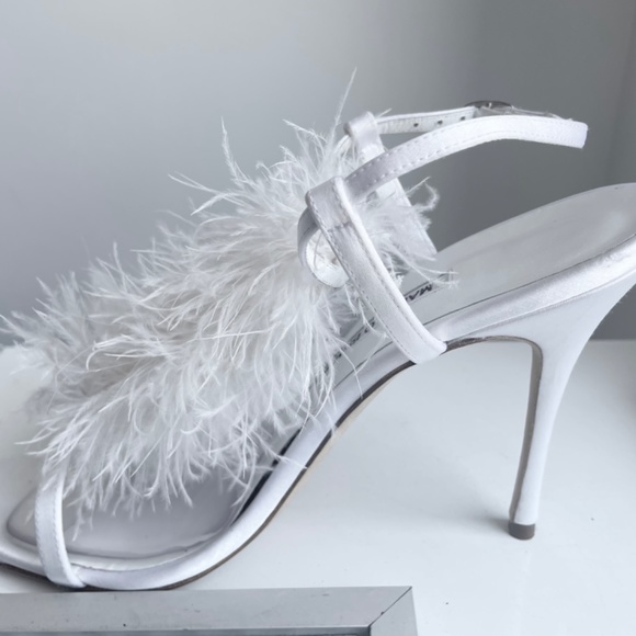 Manolo Blahnik Sexy (Like Sex in the City) Feather White Satin Strappy Sandals - Picture 10 of 10